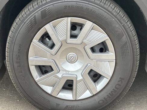 Certified 2025 Nissan Kicks S AWD/4WD image 45
