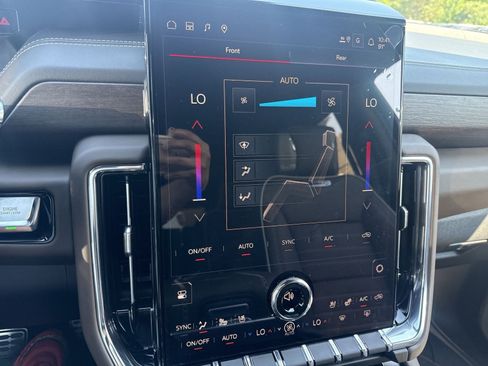New 2026 GMC Yukon Denali Ultimate w/ LPO, Illumination Package AWD/4WD image 17