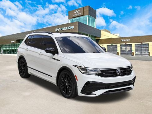 Used 2022 Volkswagen Tiguan SE R-Line FWD image 3