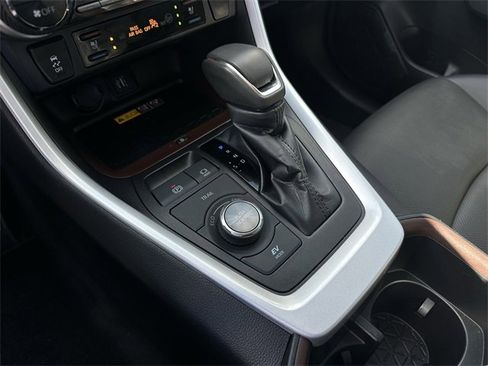 Used 2024 Toyota RAV4 Limited image 17