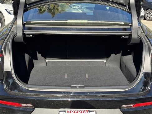 Certified 2025 Toyota Crown XLE image 17