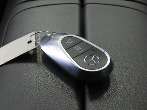 Used 2025 Mercedes-Benz E 350 4MATIC Sedan image 17