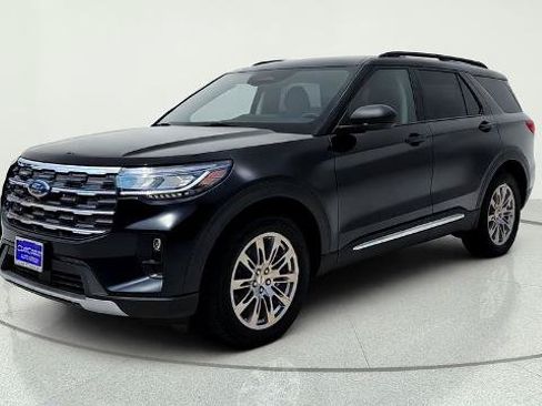 Certified 2025 Ford Explorer Active w/ Active Comfort Package AWD/4WD image 3