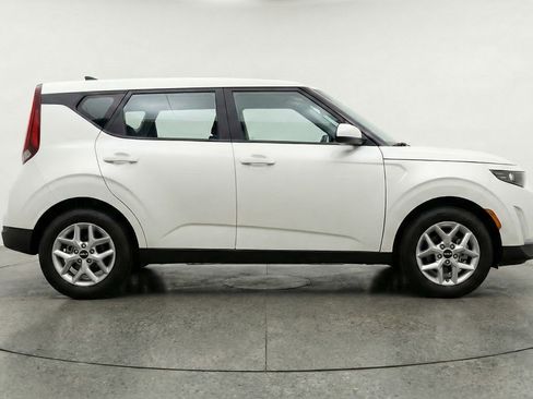 Used 2025 Kia Soul LX w/ LX Technology Package FWD image 11