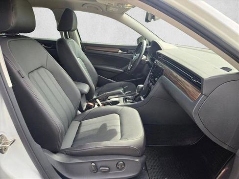 Used 2020 Volkswagen Passat 2.0T SEL image 21