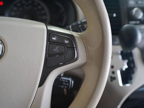 Used 2011 Toyota Sienna LE FWD image 15