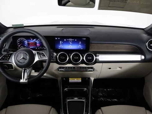 New 2026 Mercedes-Benz GLB 250 image 4