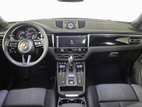 Certified 2026 Porsche Macan AWD/4WD image 20
