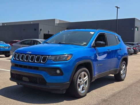 Used 2024 Jeep Compass Latitude AWD/4WD image 1