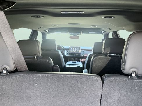 Used 2021 Chevrolet Suburban RST w/ Luxury Package image 9