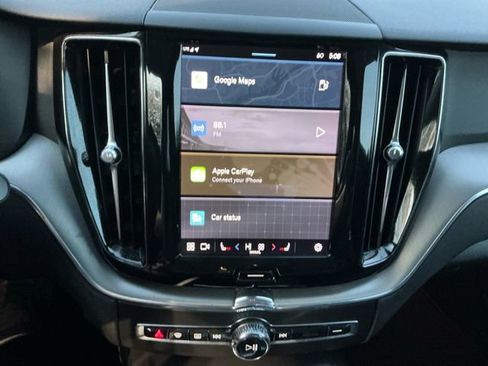 Used 2022 Volvo XC60 B5 Momentum image 21