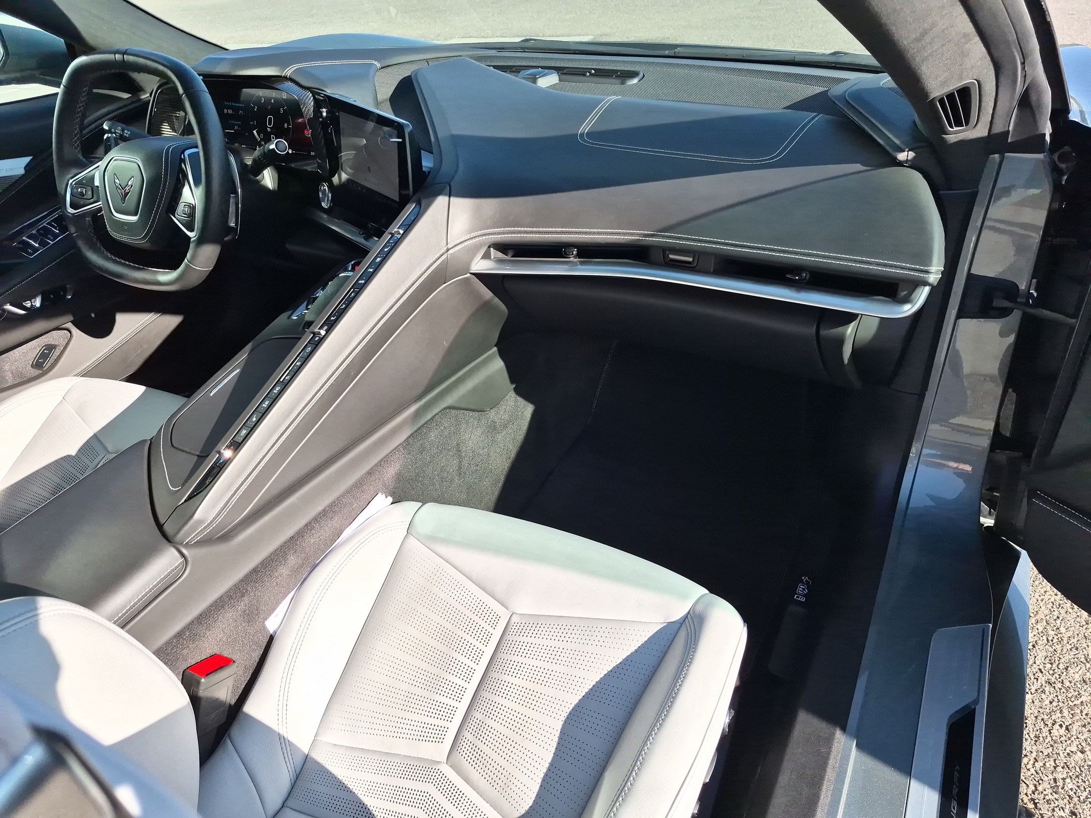 Used 2023 Chevrolet Corvette Stingray Premium Conv w/ Z51 Performance Package RWD image 29
