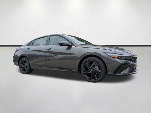 New 2026 Hyundai Elantra SEL Sport FWD image 2
