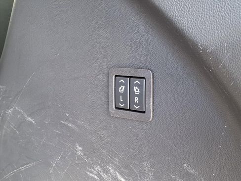 Used 2023 Buick Enclave Avenir image 21