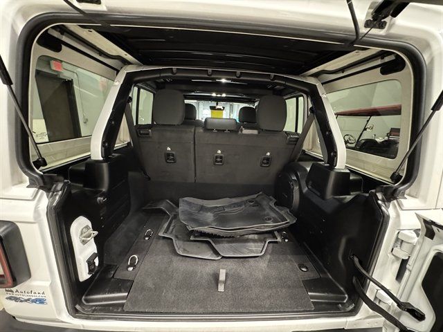 Used 2023 Jeep Wrangler Unlimited w/ Sun & Screen Package AWD/4WD image 18