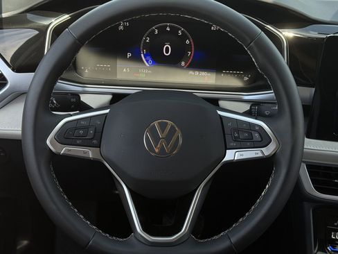 New 2025 Volkswagen Taos SE FWD image 15