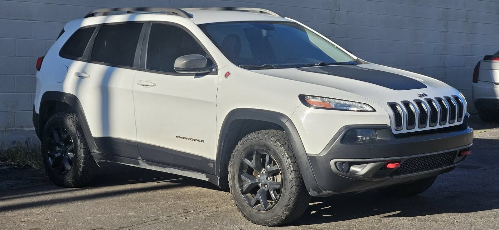Used 2017 Jeep Cherokee Trailhawk AWD/4WD image 7