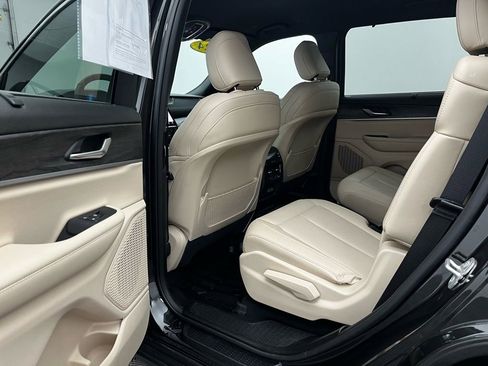 Used 2024 Jeep Grand Cherokee L Limited w/ Luxury Tech Group II image 30