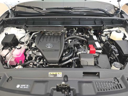 Certified 2024 Toyota Highlander XLE AWD/4WD image 9