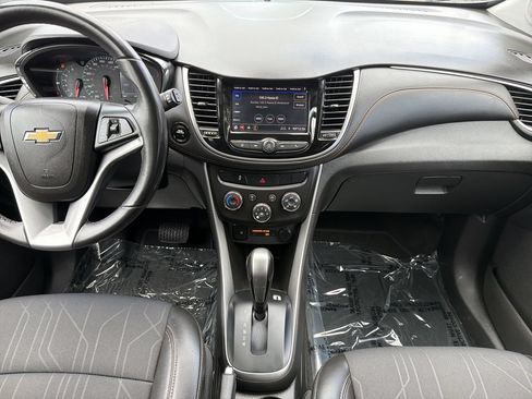 Used 2022 Chevrolet Trax LT w/ LT Convenience Package FWD image 14