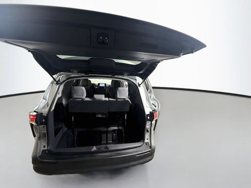 Certified 2022 Toyota Sienna LE FWD image 22