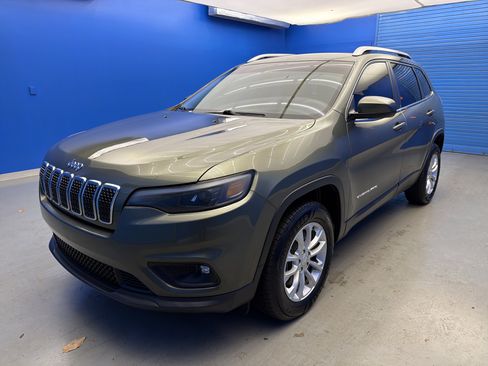 Used 2019 Jeep Cherokee Latitude w/ Popular Appearance Group image 4