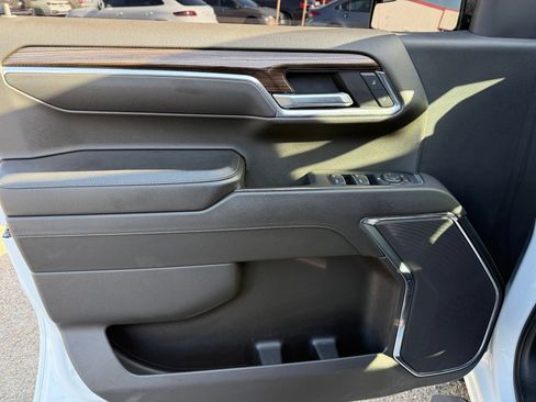 Used 2024 Chevrolet Silverado 1500 LT RWD image 17