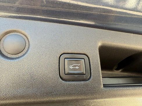 Used 2018 Chevrolet Equinox LT image 14