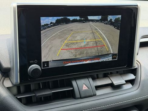 Used 2025 Toyota RAV4 LE AWD/4WD image 17