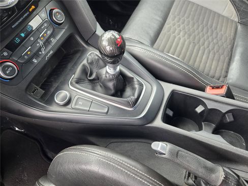 Used 2017 Ford Focus ST w/ Equipment Group 401A FWD image 18