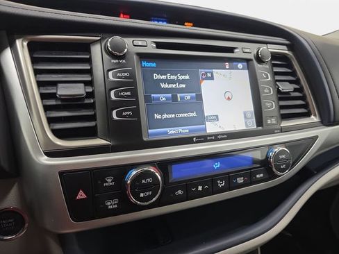 Used 2018 Toyota Highlander XLE AWD/4WD image 19