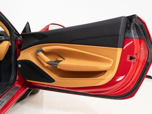 Certified 2022 Ferrari F8 Tributo RWD image 21