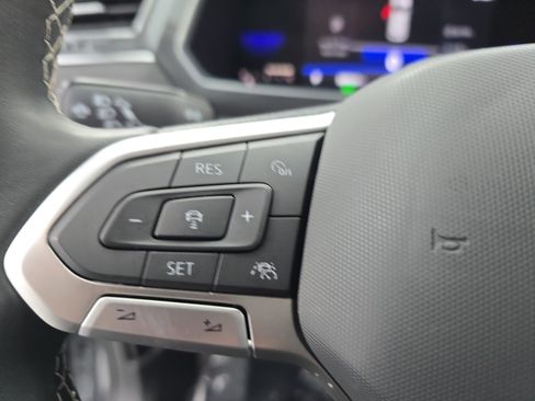 Certified 2022 Volkswagen Tiguan SE image 17