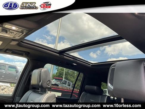 Used 2022 Cadillac Escalade ESV Premium Luxury AWD/4WD image 12