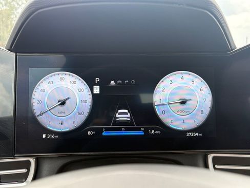 Used 2025 Hyundai Elantra Limited FWD image 17