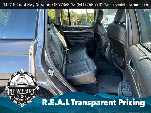 Used 2023 Jeep Grand Cherokee Limited w/ Luxury Tech Group II AWD/4WD image 34