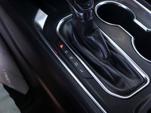 Used 2022 Chevrolet Traverse LT image 38