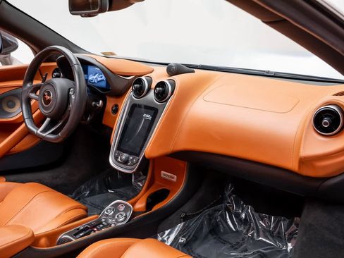 Used 2018 McLaren 570S Spider image 38