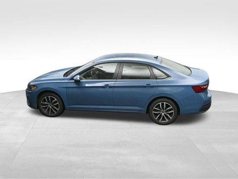 Used 2025 Volkswagen Jetta SE FWD image 19