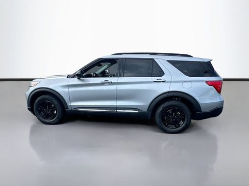 Used 2023 Ford Explorer XLT AWD/4WD image 4