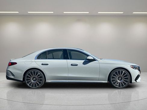New 2025 Mercedes-Benz E 350 4MATIC Sedan image 3