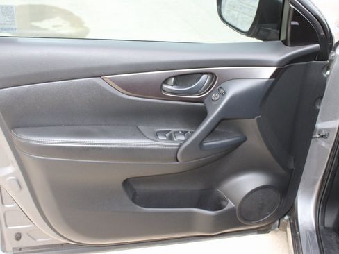 Used 2022 Nissan Rogue Sport S image 19