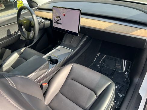 Used 2021 Tesla Model Y Performance image 13