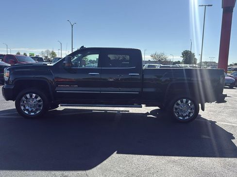 Used 2017 GMC Sierra 2500 Denali AWD/4WD image 2