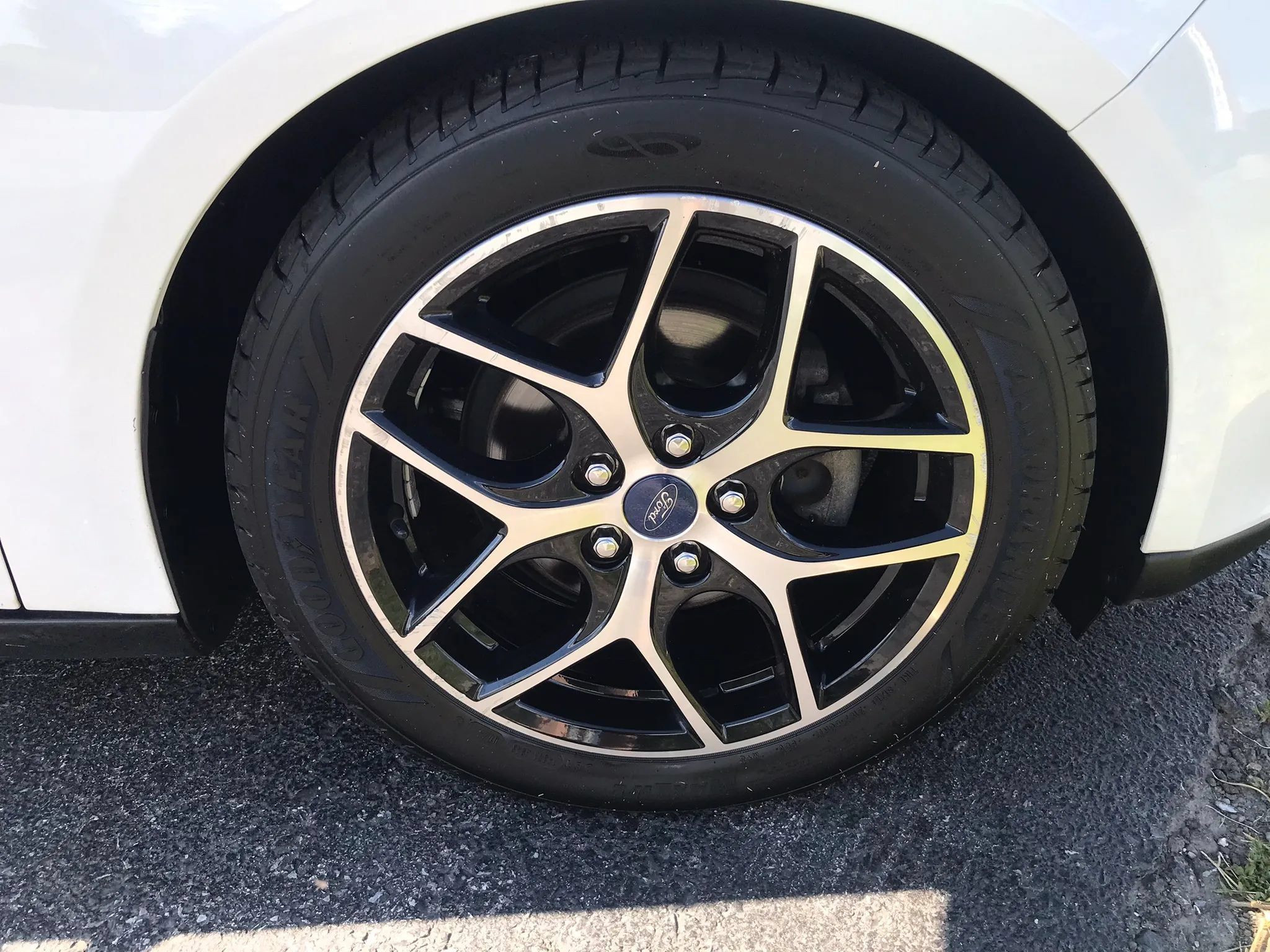 Used 2018 Ford Focus SE w/ SE Appearance Package FWD image 40