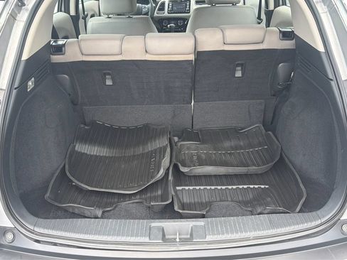 Used 2018 Honda HR-V LX image 11