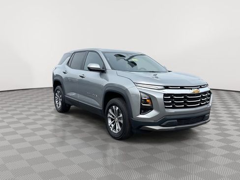 Used 2025 Chevrolet Equinox LT w/ Safety and Technology Package FWD image 2