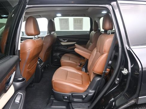 Used 2020 Subaru Ascent Touring w/ Popular Package #2 AWD/4WD image 14