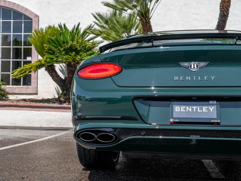 Used 2023 Bentley Continental GT V8 image 38