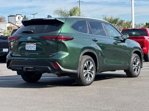 Used 2025 Toyota Highlander XLE image 5